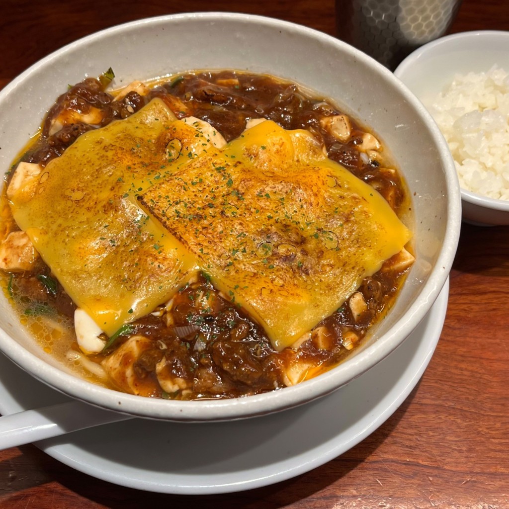 ユーザーが投稿した焼チーズ麻婆麺の写真 - 実際訪問したユーザーが直接撮影して投稿した芝田中華料理シビレヌードルズ 蝋燭屋の写真
