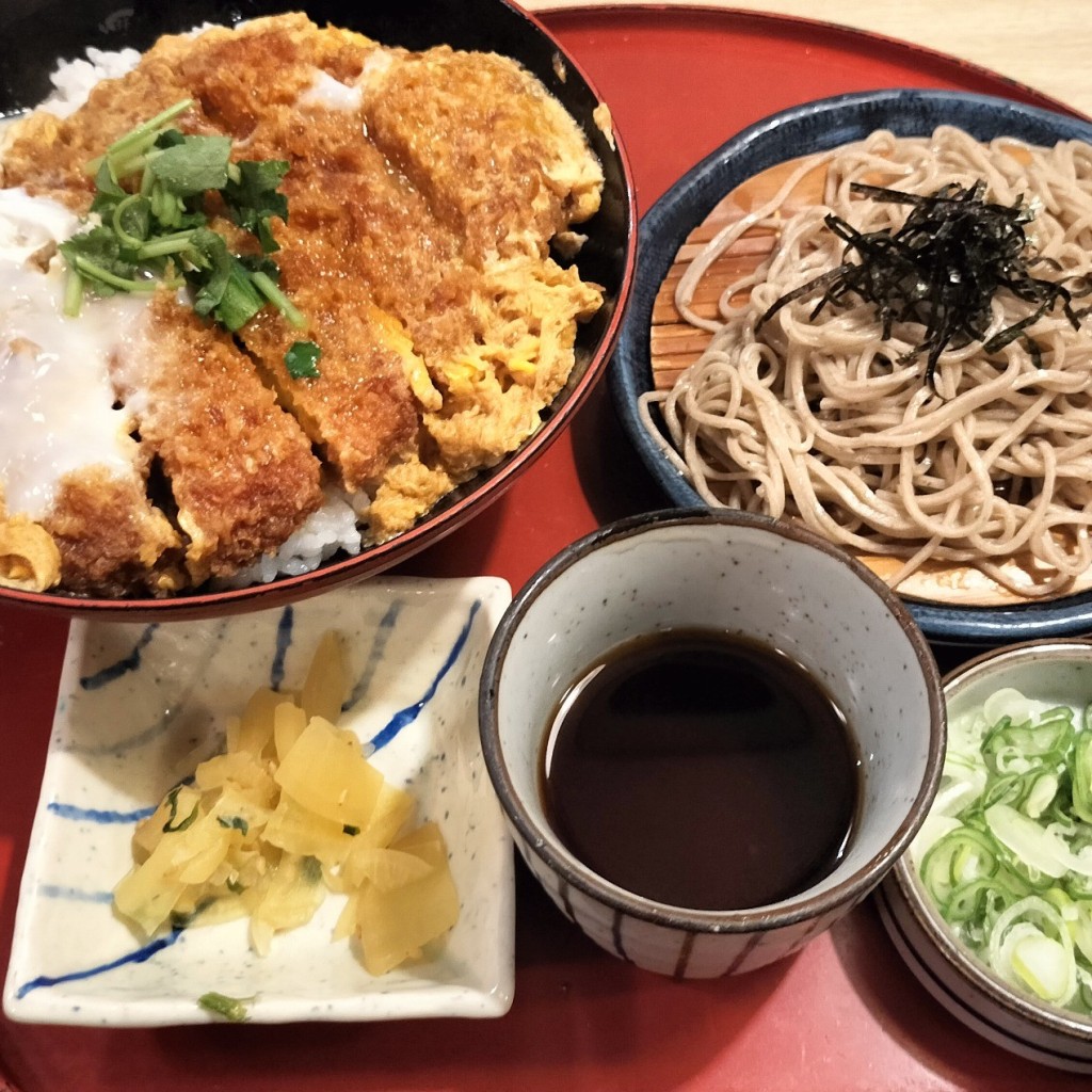 ユーザーが投稿したかつ丼と麺の写真 - 実際訪問したユーザーが直接撮影して投稿した丹後通和食 / 日本料理和食麺処サガミ 柴田店の写真