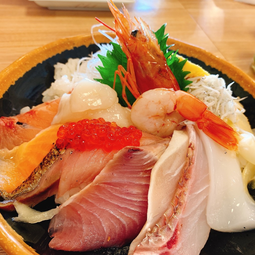 ユーザーが投稿した日替わり海鮮丼の写真 - 実際訪問したユーザーが直接撮影して投稿した千本港町魚介 / 海鮮料理丼くらべの写真