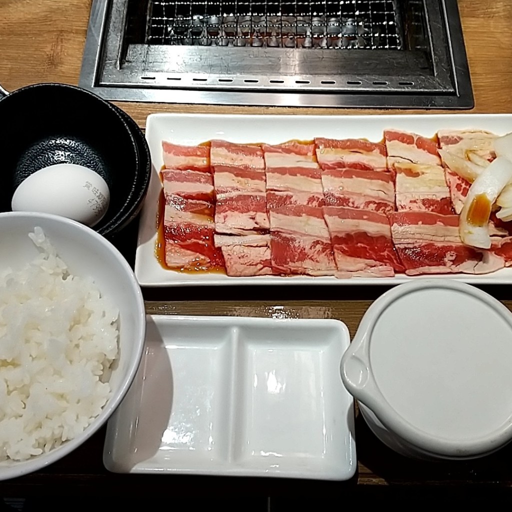 ユーザーが投稿した牛すき焼肉セット(生卵つき)の写真 - 実際訪問したユーザーが直接撮影して投稿した南二条西焼肉焼肉ライク 札幌狸小路店の写真