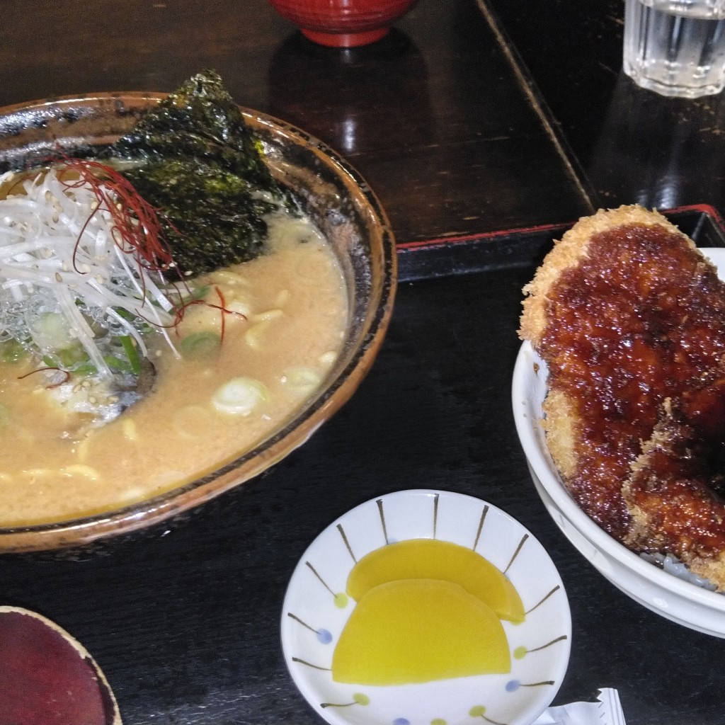 ユーザーが投稿したサバラーメンセットの写真 - 実際訪問したユーザーが直接撮影して投稿した川崎丼ものこだま食堂の写真