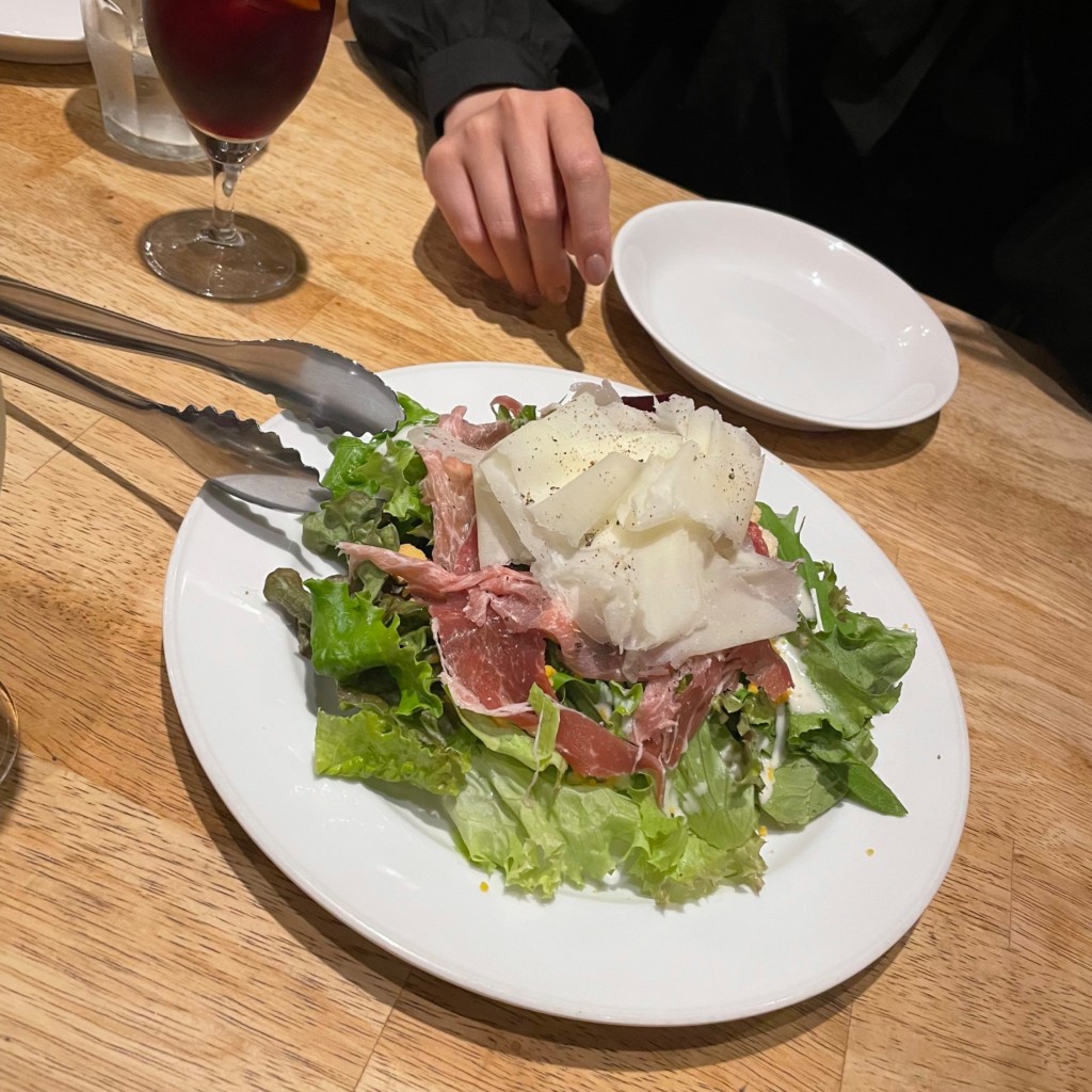 ユーザーが投稿したクラシックシーザーサラダー生ハムの写真 - 実際訪問したユーザーが直接撮影して投稿した南八幡イタリアンイタリアンダイニングカフェ ハーレーパークの写真