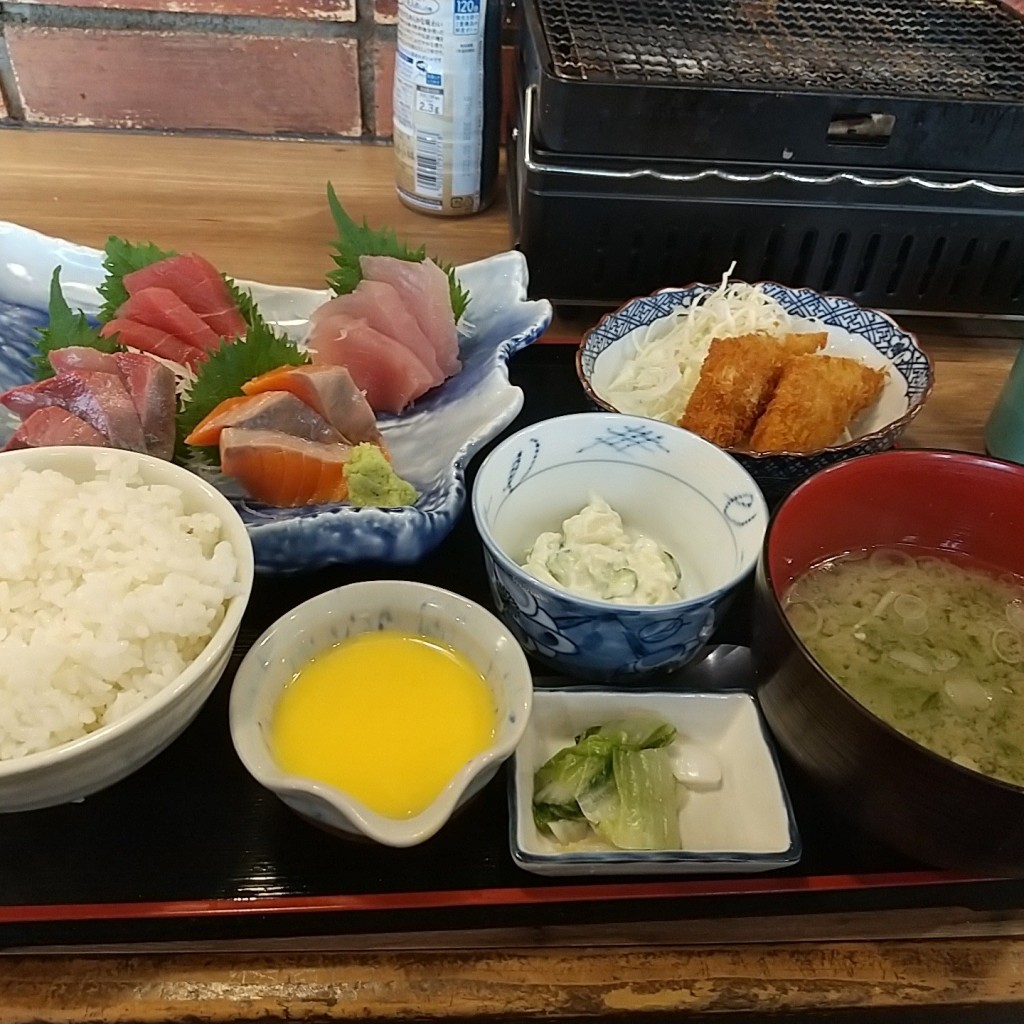 ユーザーが投稿したLunch刺身定食の写真 - 実際訪問したユーザーが直接撮影して投稿した新宿居酒屋磯丸水産 新宿三丁目店の写真