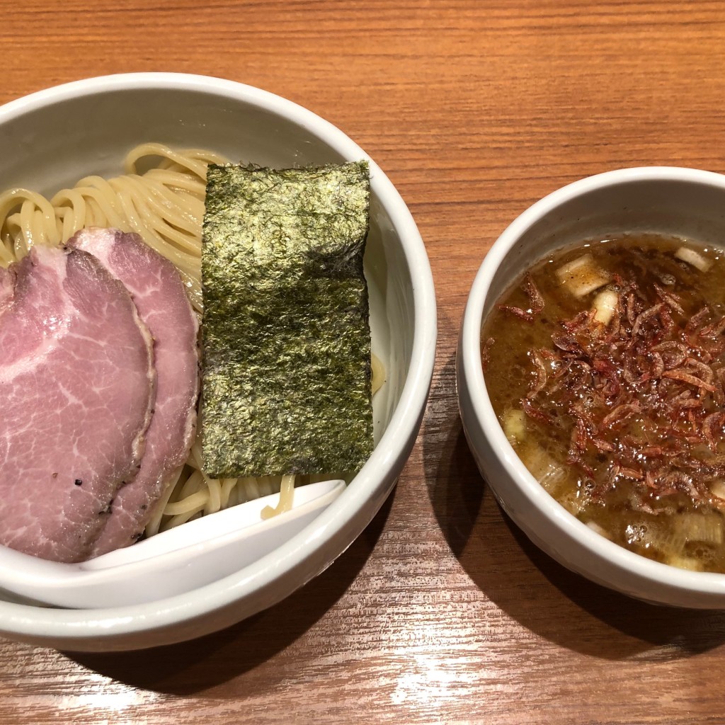 risa-T_麺類多めさんが投稿した新宿ラーメン専門店のお店煮干し中華そば 鈴蘭 新宿店/ニボシチュウカソバ スズラン シンジュクテンの写真