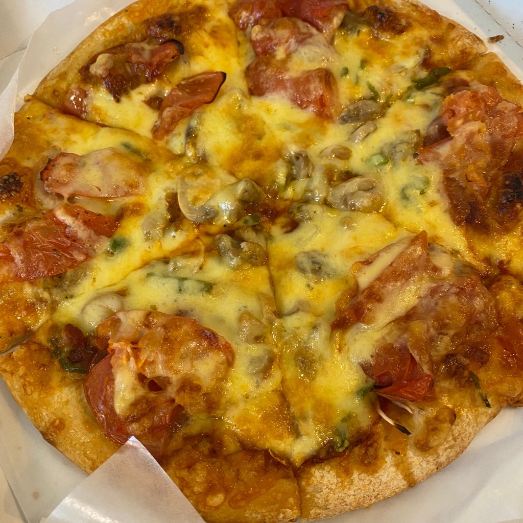 ユーザーが投稿したホールピザの写真 - 実際訪問したユーザーが直接撮影して投稿した東中央ベーカリーペッパーズパントリーの写真