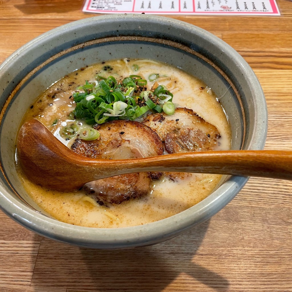 ユーザーが投稿したとんこつ塩ラーメンの写真 - 実際訪問したユーザーが直接撮影して投稿した杉ヶ町ラーメン専門店あまのじゃく JR奈良店の写真