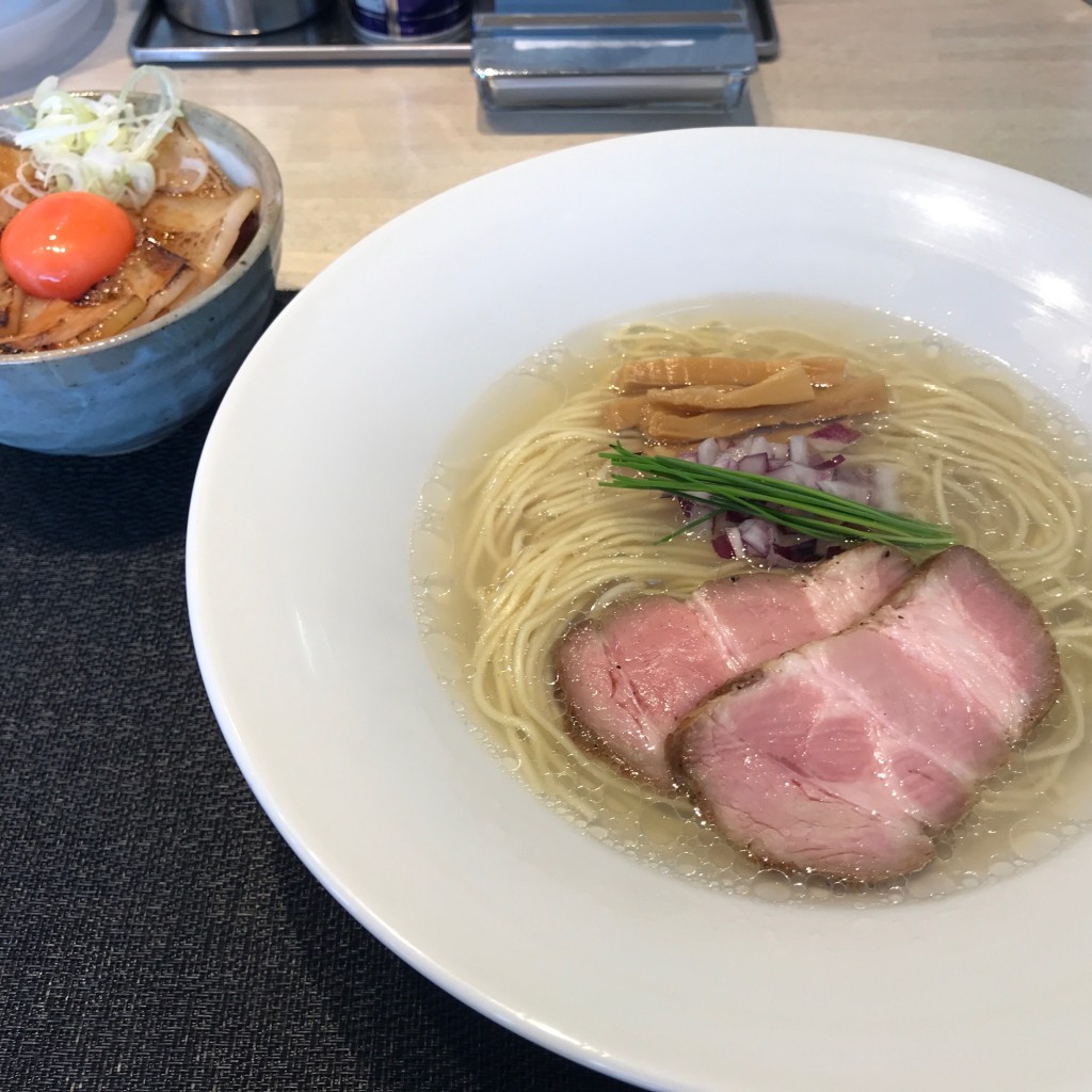 ユーザーが投稿したしじみ中華蕎麦+ 吊るし焼バラ丼の写真 - 実際訪問したユーザーが直接撮影して投稿した西六郷ラーメン専門店宍道湖しじみ中華蕎麦 琥珀の写真