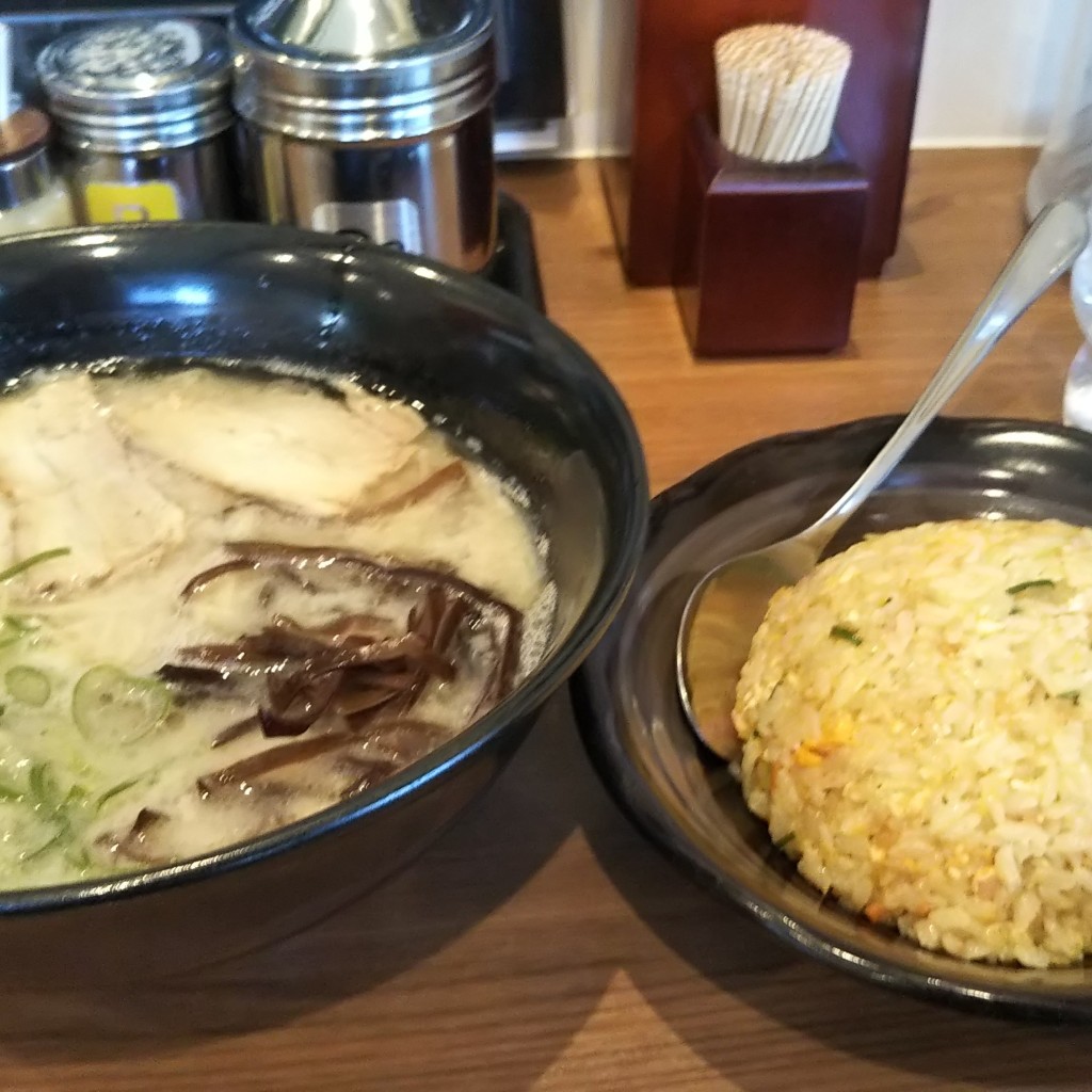 ユーザーが投稿したこくラーメン、チャーハンセット800円の写真 - 実際訪問したユーザーが直接撮影して投稿した原田ラーメン / つけ麺一成の写真