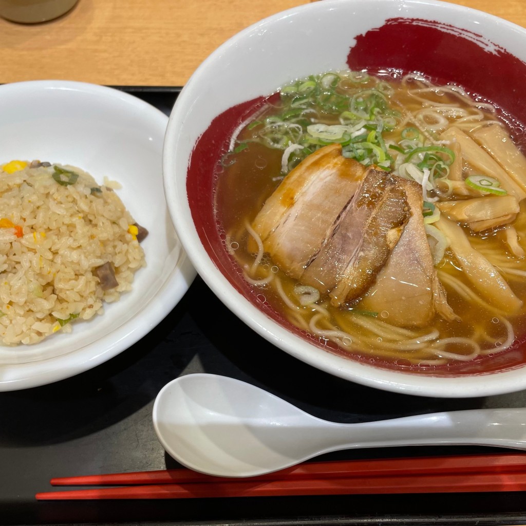 ユーザーが投稿した醤油ラーメン炒飯セットの写真 - 実際訪問したユーザーが直接撮影して投稿した東境町ラーメン / つけ麺三州ラーメン 葵の写真