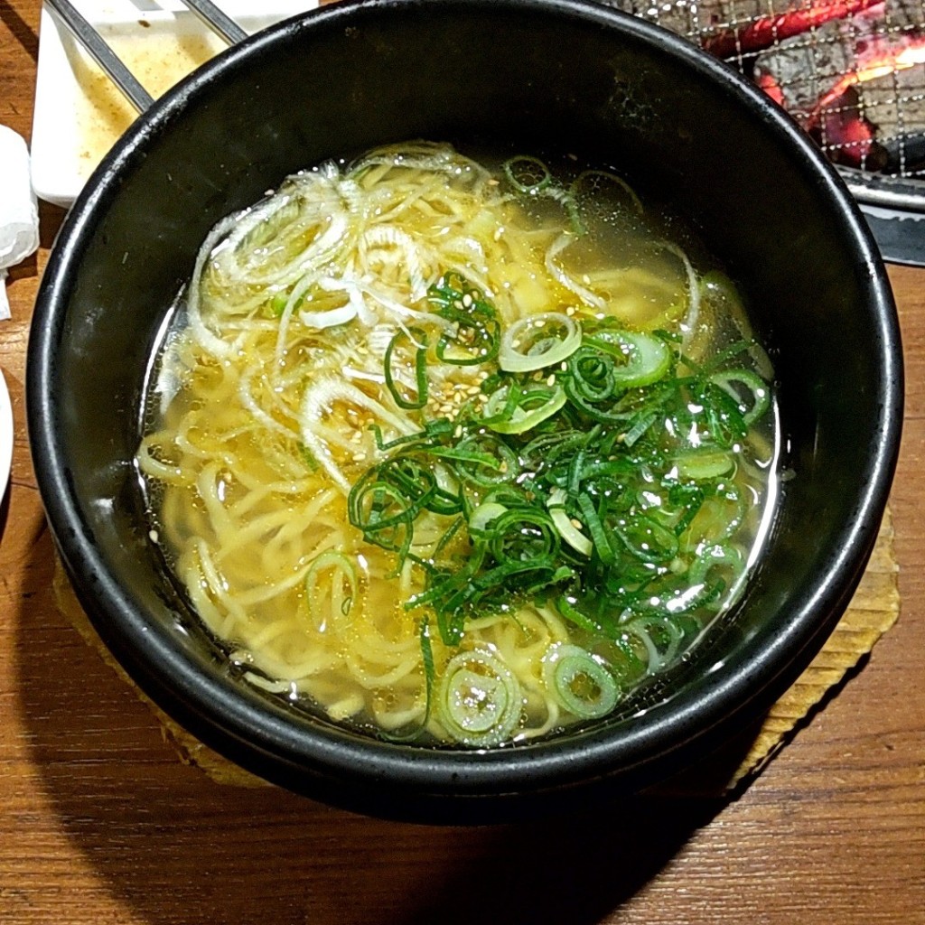 ユーザーが投稿した石鍋ごまねぎ塩ラーメンの写真 - 実際訪問したユーザーが直接撮影して投稿した下神田町焼肉牛角 萱島店の写真