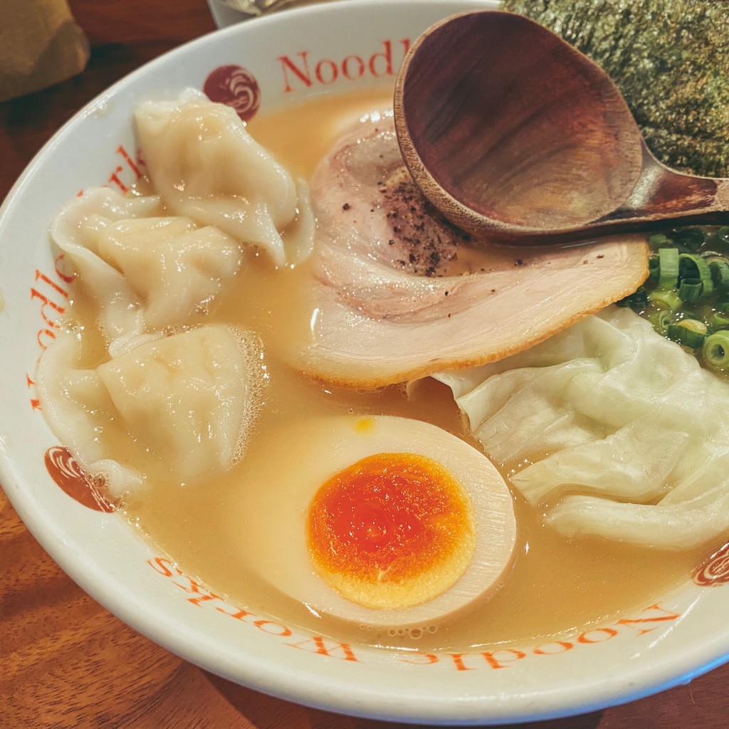 ユーザーが投稿したラーメン+水餃子+替玉の写真 - 実際訪問したユーザーが直接撮影して投稿した元町ラーメン / つけ麺ヌードルワークス 茅ヶ崎店の写真