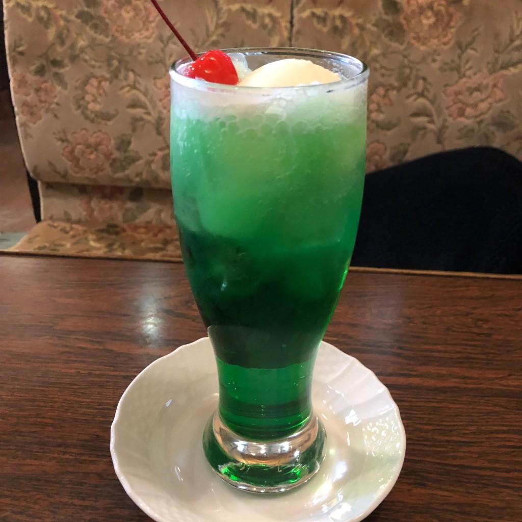 ユーザーが投稿したメロンソーダフロートの写真 - 実際訪問したユーザーが直接撮影して投稿した紫野西御所田町喫茶店喫茶翡翠の写真