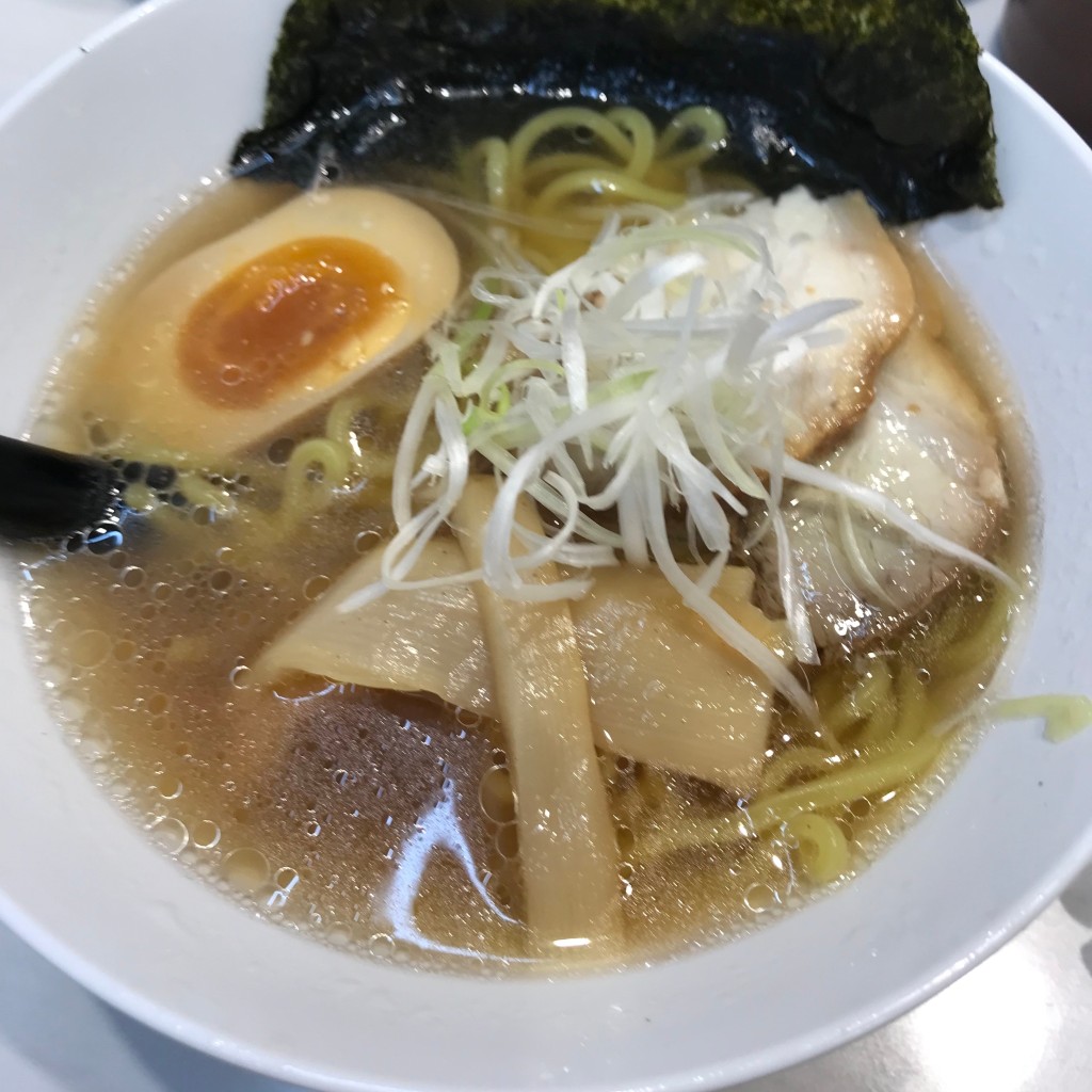 ユーザーが投稿したこだわり醤油ラーメン(アッサリ)の写真 - 実際訪問したユーザーが直接撮影して投稿した菊野台寿司魚べい キテラタウン調布店の写真