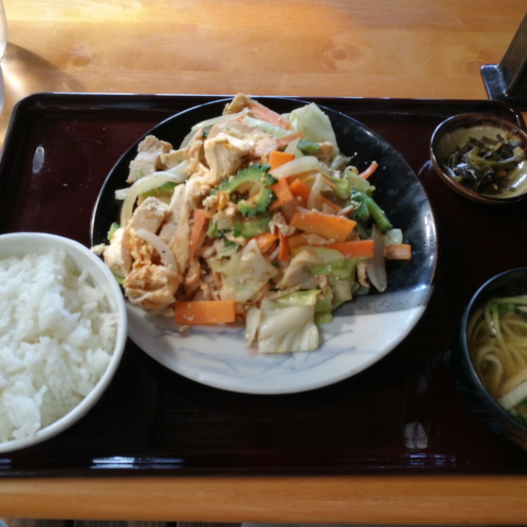 ユーザーが投稿したミックスチャンプルー定食の写真 - 実際訪問したユーザーが直接撮影して投稿した竹富郷土料理お食事処 かにふの写真