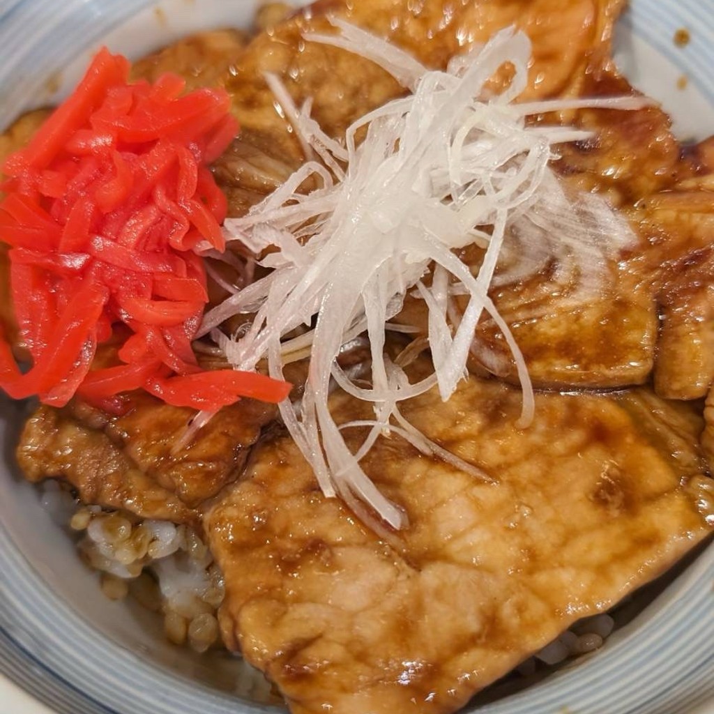ユーザーが投稿した醤油定食 3個の写真 - 実際訪問したユーザーが直接撮影して投稿した下鶴間豚肉料理しあわせ食堂 IY大和鶴間店の写真