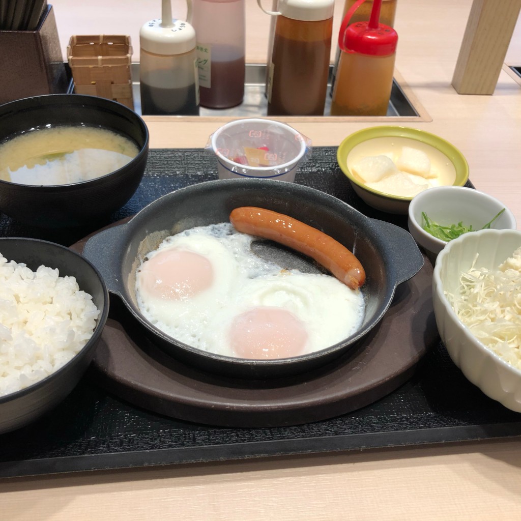 ユーザーが投稿したソーセージエッグ定食の写真 - 実際訪問したユーザーが直接撮影して投稿した北一条西とんかつ松のや 札幌駅前通店の写真