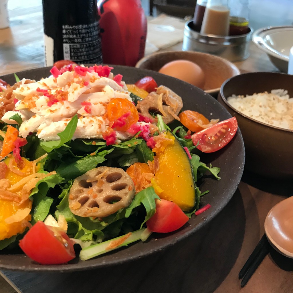 ユーザーが投稿した10種の具材山盛りサラダのセットの写真 - 実際訪問したユーザーが直接撮影して投稿した宮城カフェお茶漬けカフェ NODOの写真