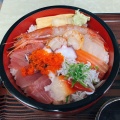 海鮮ちらし - 実際訪問したユーザーが直接撮影して投稿した湖南魚介 / 海鮮料理市場食堂 燦の写真のメニュー情報