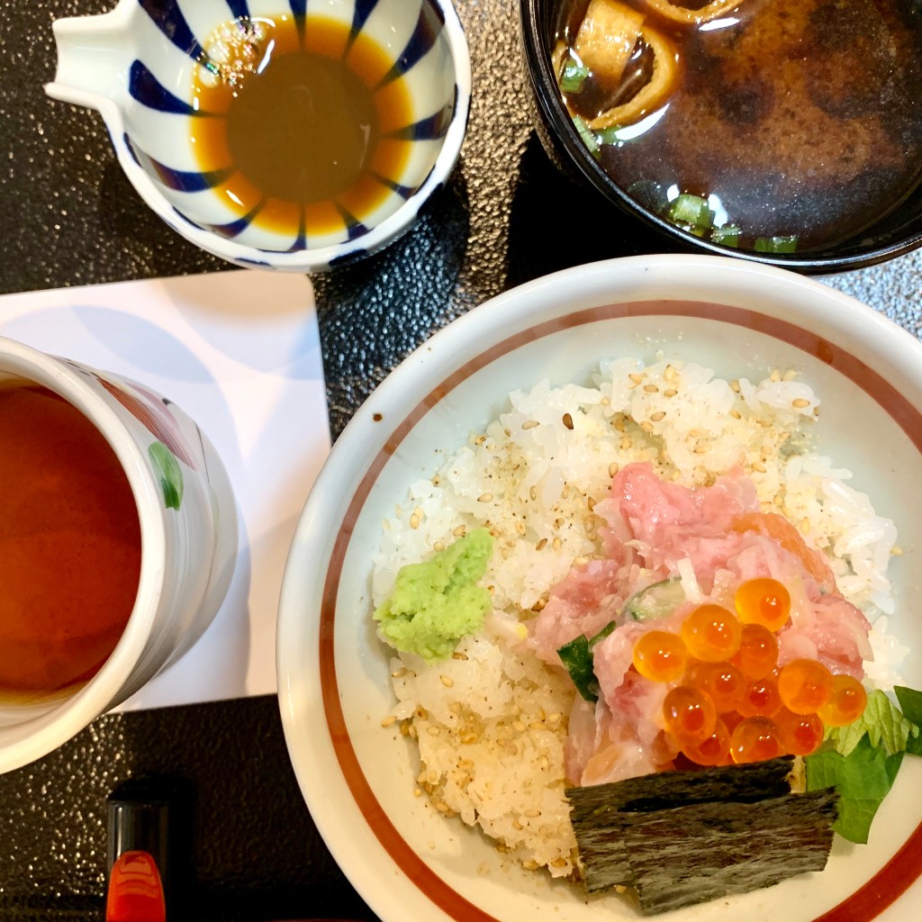 ユーザーが投稿した海鮮丼ミニの写真 - 実際訪問したユーザーが直接撮影して投稿した大坪町乙魚介 / 海鮮料理海鮮丼 とろ作の写真