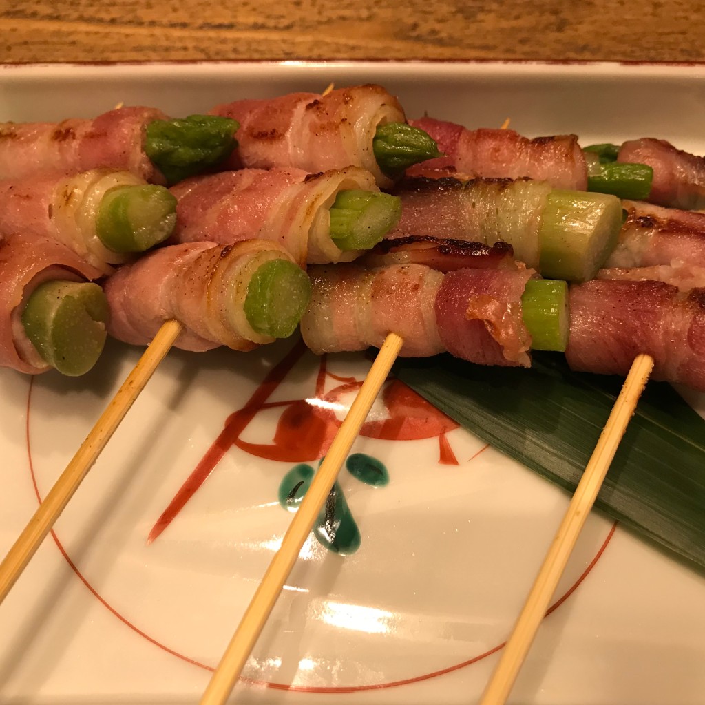 ユーザーが投稿したアスパラベーコン串の写真 - 実際訪問したユーザーが直接撮影して投稿した平田町今尾和食 / 日本料理おさかな舎 OSAKANAYAの写真