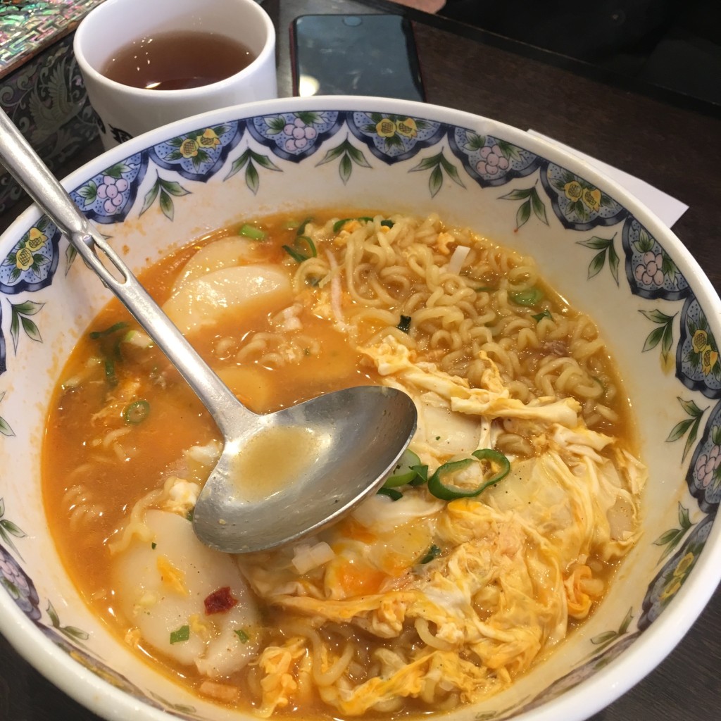 ユーザーが投稿した餅ラーメンの写真 - 実際訪問したユーザーが直接撮影して投稿した大久保韓国料理明洞のり巻 職安通り本店の写真