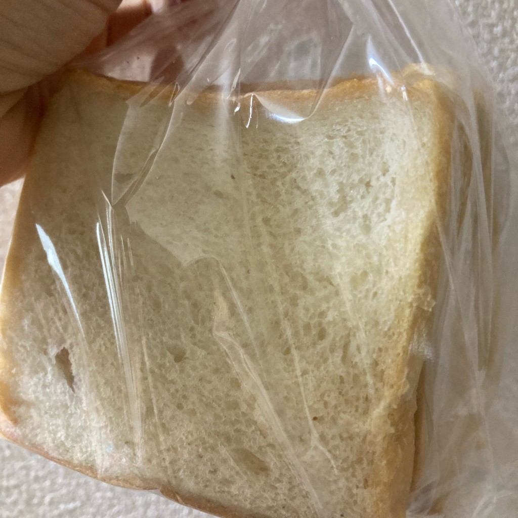 ユーザーが投稿した食パン 1/2の写真 - 実際訪問したユーザーが直接撮影して投稿した百道ベーカリーBAKELUCKの写真