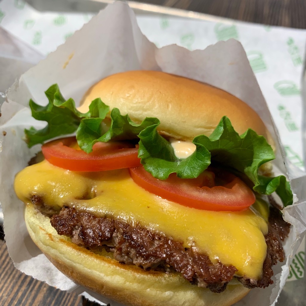 ユーザーが投稿したShackBurgerの写真 - 実際訪問したユーザーが直接撮影して投稿した恵比寿南ハンバーガーシェイクシャック アトレ恵比寿店の写真