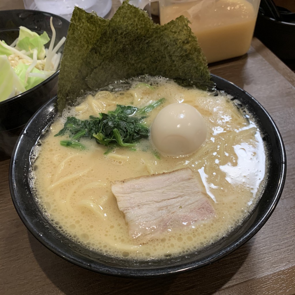 ユーザーが投稿した味玉ラーメンの写真 - 実際訪問したユーザーが直接撮影して投稿した杭出津ラーメン専門店横浜家系ラーメン龍馬家の写真