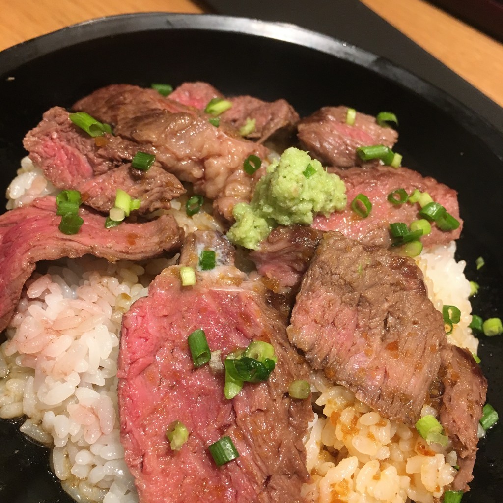 ユーザーが投稿したステーキ丼定食の写真 - 実際訪問したユーザーが直接撮影して投稿した難波中定食屋寅福 なんばパークス店の写真