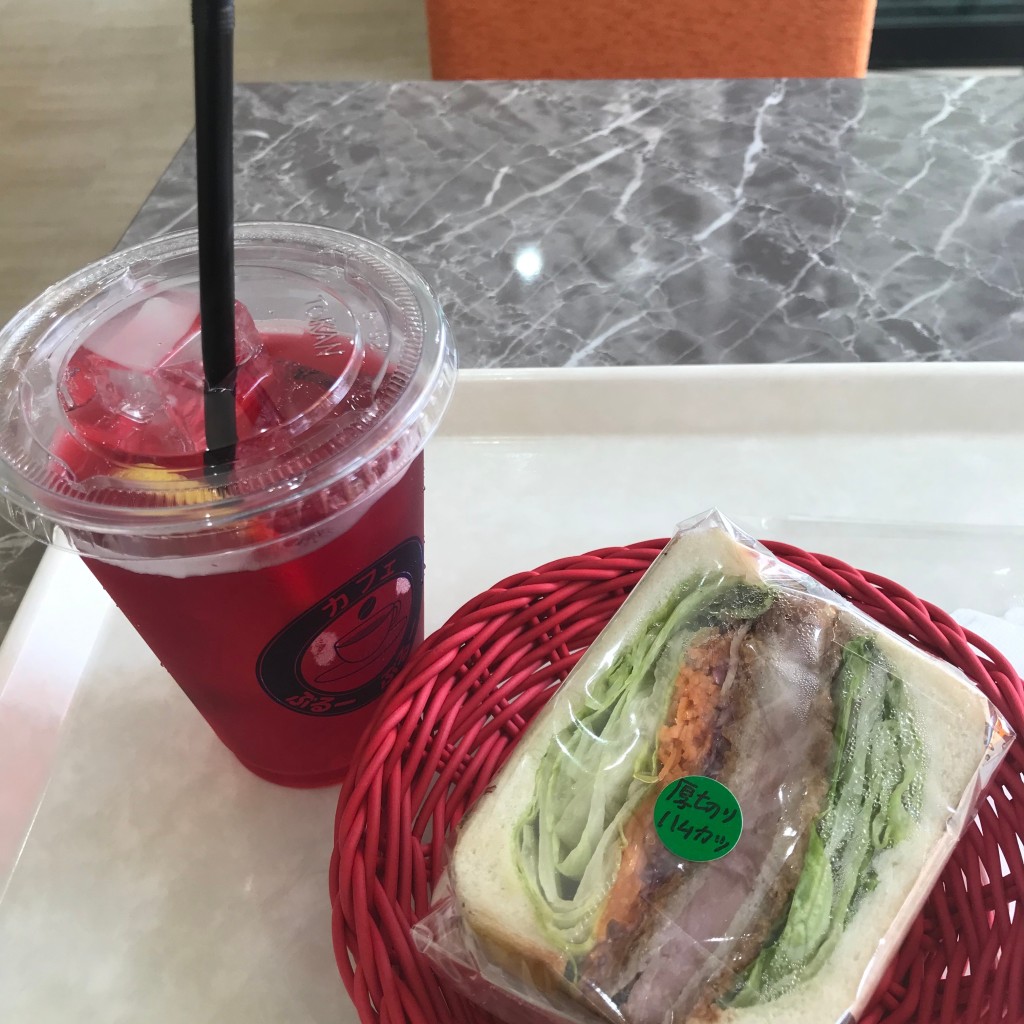 ユーザーが投稿したサンドイッチ1個ハムカツの写真 - 実際訪問したユーザーが直接撮影して投稿した青戸カフェカフェ ぶるー ぶるーの写真