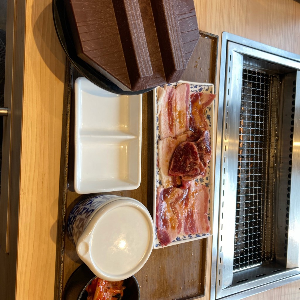 ユーザーが投稿した生カルビ&豚カルビ定食の写真 - 実際訪問したユーザーが直接撮影して投稿した道合焼肉焼肉食堂まんぷく 川口道合店の写真