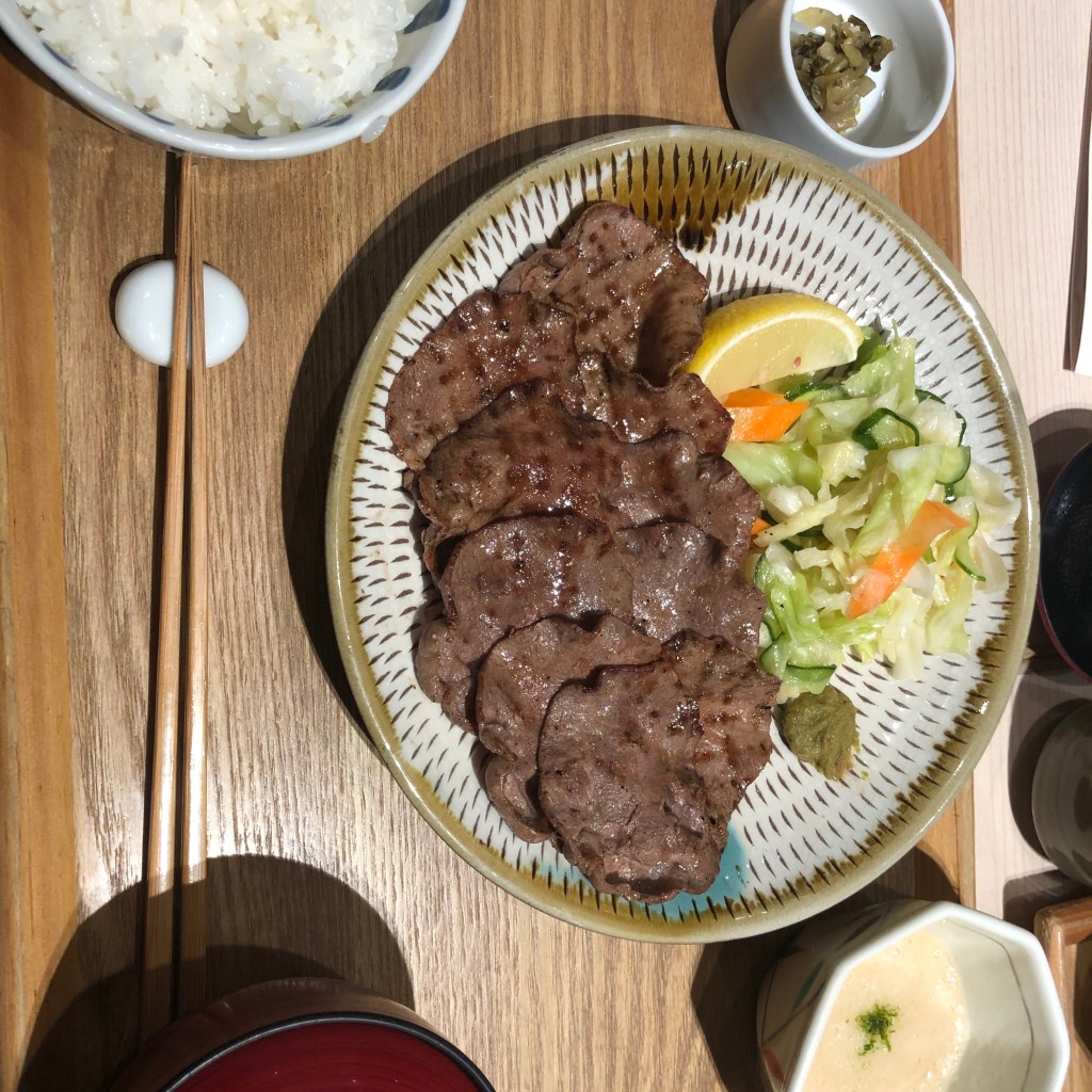 ユーザーが投稿した牛タン炭火焼定食の写真 - 実際訪問したユーザーが直接撮影して投稿した千住居酒屋北千住うまやの写真