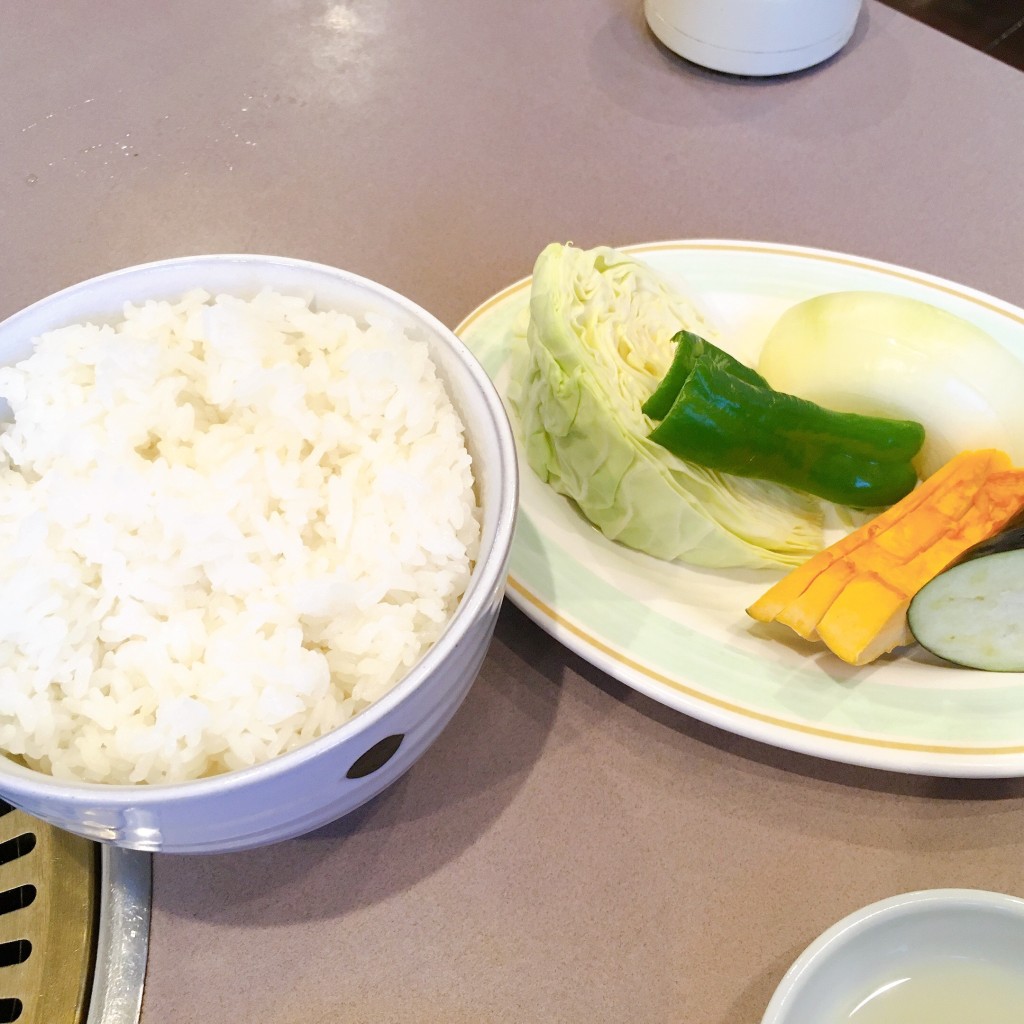 ユーザーが投稿したごはん大と焼き野菜ミックスの写真 - 実際訪問したユーザーが直接撮影して投稿した須賀町焼肉大山焼肉の写真