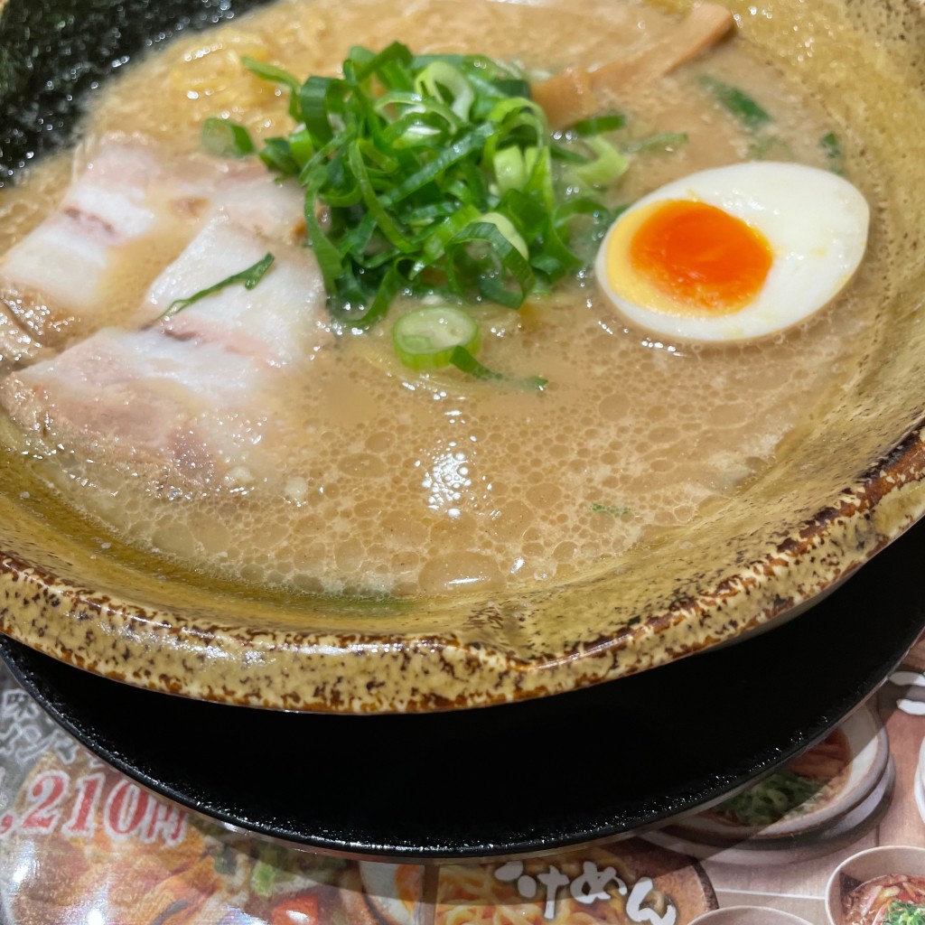 ユーザーが投稿したとんこつしょうゆラーメンの写真 - 実際訪問したユーザーが直接撮影して投稿したレイクタウンラーメン専門店無尽蔵 イオンレイクタウンkaze店の写真