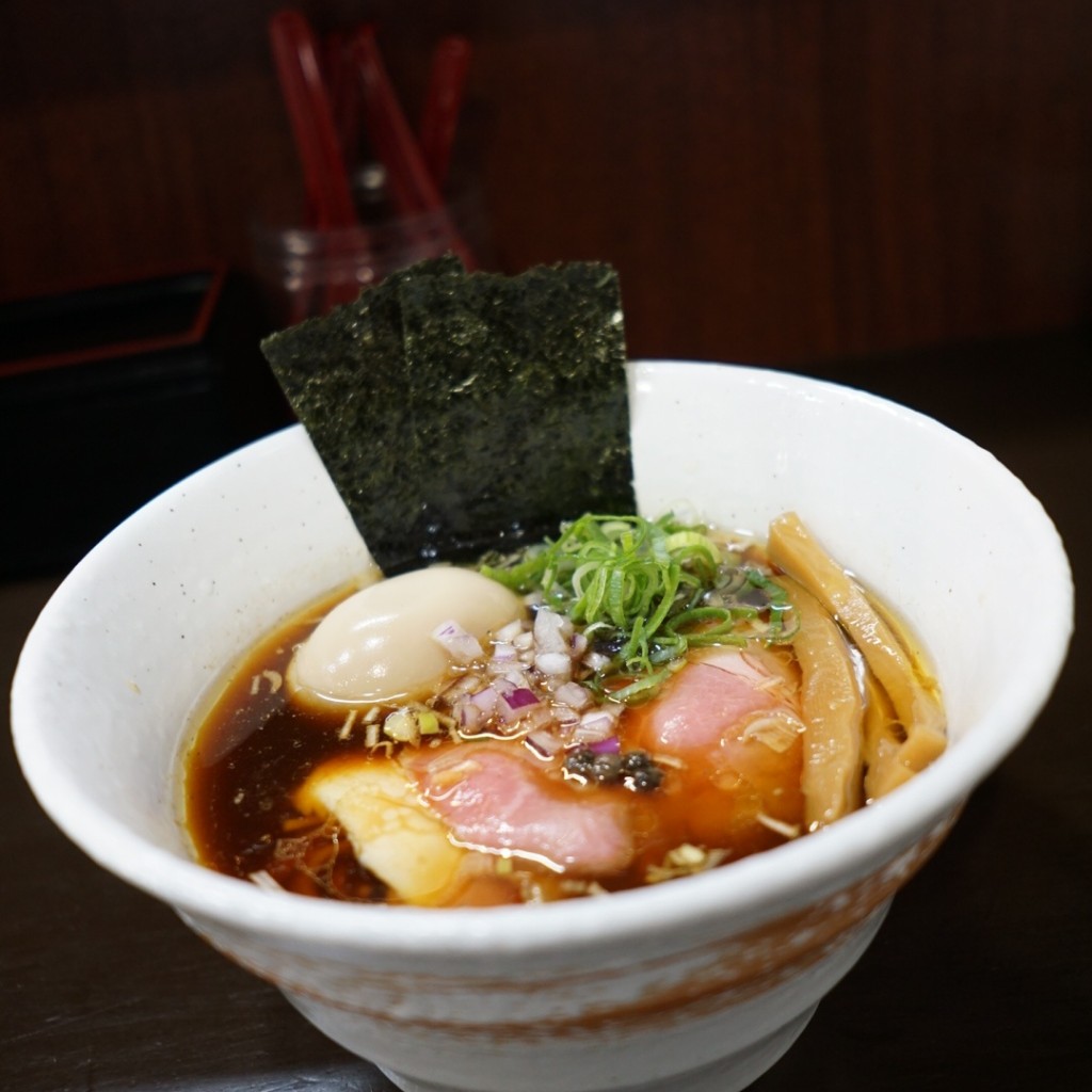 ユーザーが投稿した醤油ラーメン 燻製玉子の写真 - 実際訪問したユーザーが直接撮影して投稿した吉田町ラーメン専門店麺や魁星の写真