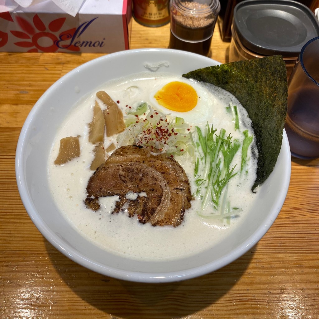 ユーザーが投稿した鶏白湯ラーメンの写真 - 実際訪問したユーザーが直接撮影して投稿した油阪地方町ラーメン / つけ麺麺屋 龍の写真