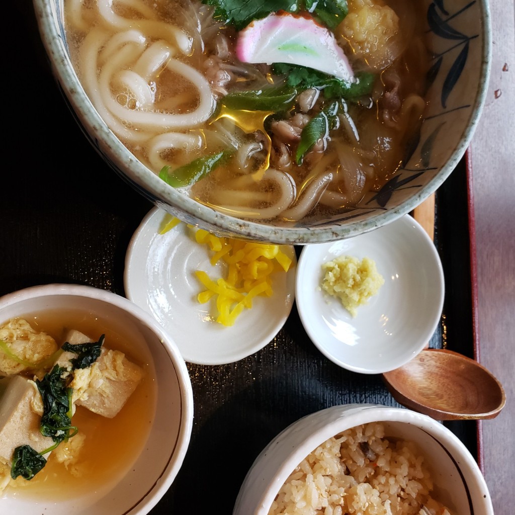 ユーザーが投稿した天ぷら肉うどん定食の写真 - 実際訪問したユーザーが直接撮影して投稿した小泉町定食屋わらじやの写真