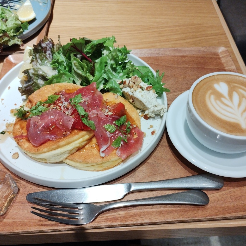 ユーザーが投稿した生ハムサラダパンケーキの写真 - 実際訪問したユーザーが直接撮影して投稿したカフェCAFE DULCETの写真