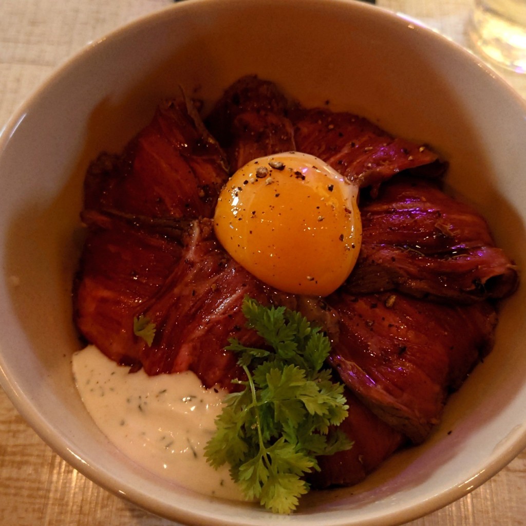 ユーザーが投稿したRoast Bef Steak Bowlの写真 - 実際訪問したユーザーが直接撮影して投稿した鶴屋町イタリアンニュージャックの写真