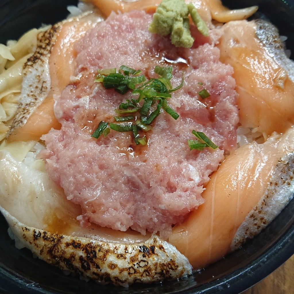 ユーザーが投稿した焼きハラスねぎとろ丼の写真 - 実際訪問したユーザーが直接撮影して投稿した栄町丼もの魚丼DELI 魚DON!ミート&ロールkitchenの写真