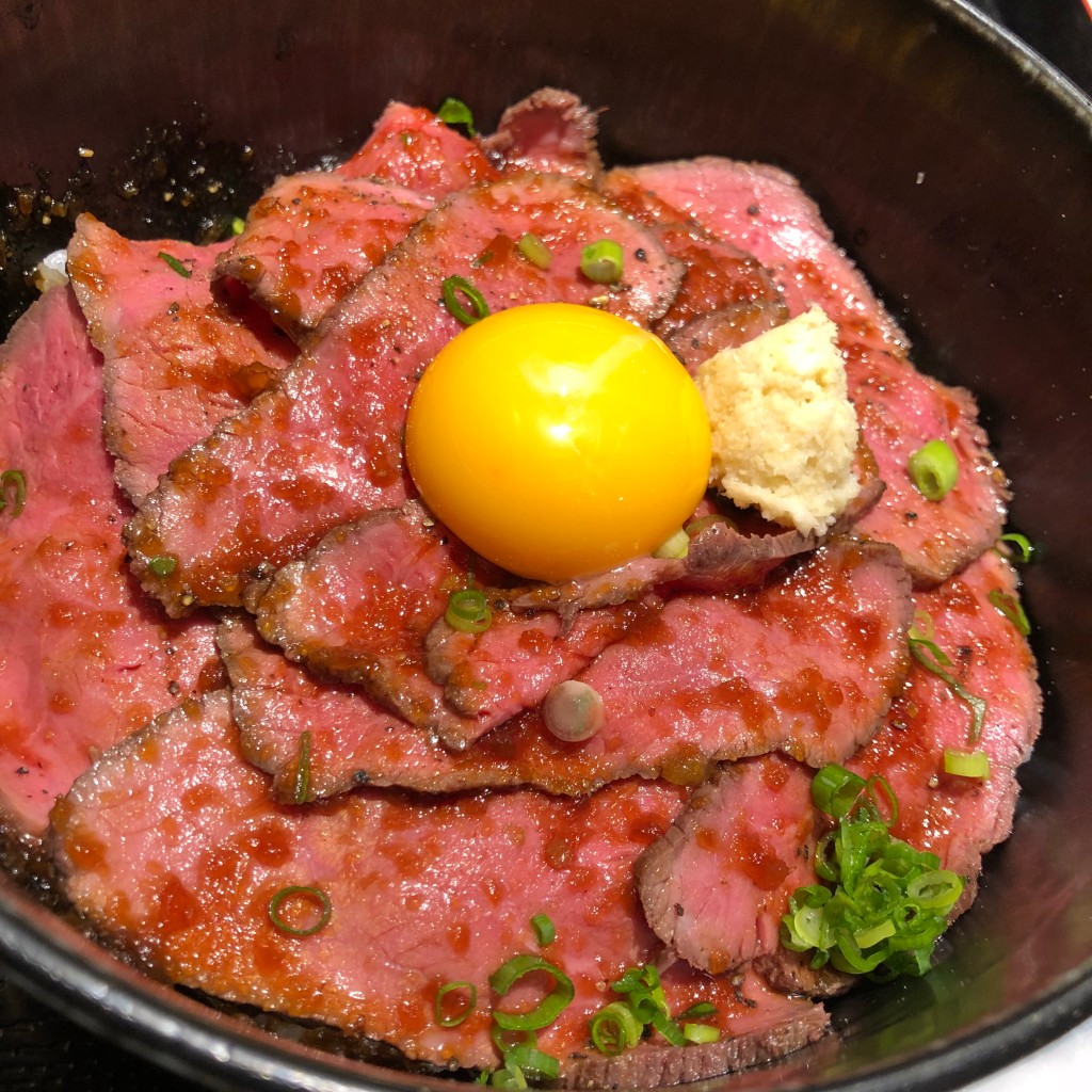 ユーザーが投稿したローストビーフ丼の写真 - 実際訪問したユーザーが直接撮影して投稿した南三条西居酒屋四文屋 狸小路店の写真