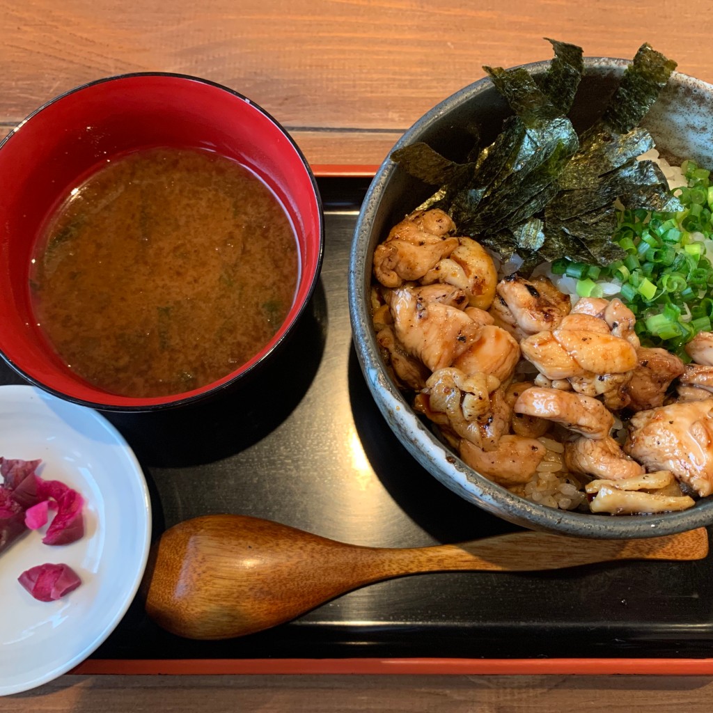 ユーザーが投稿した焼鳥丼の写真 - 実際訪問したユーザーが直接撮影して投稿した若松町西居酒屋鶏と蕎麦。玄の写真