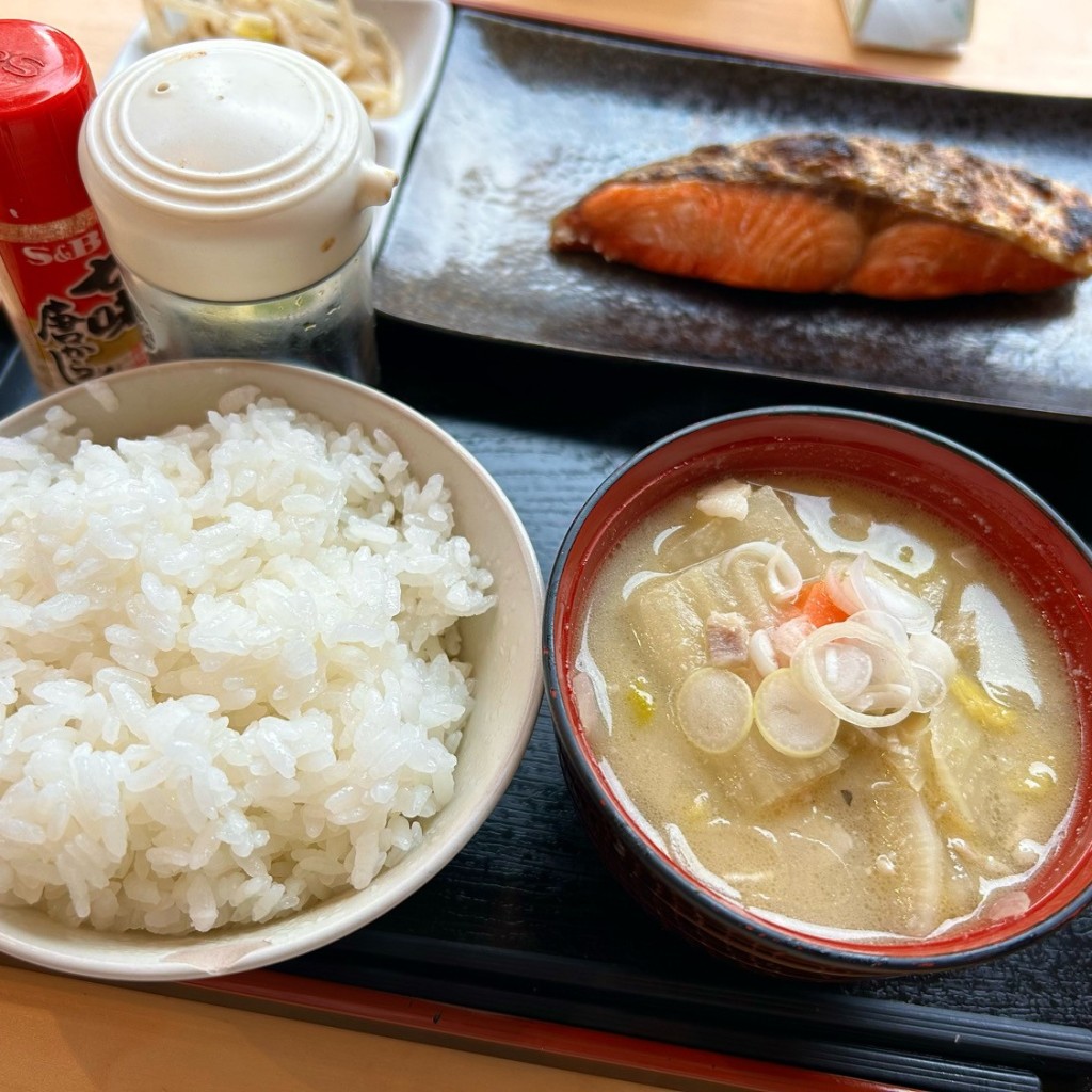 ユーザーが投稿した焼き鮭定食の写真 - 実際訪問したユーザーが直接撮影して投稿した桜台定食屋キッチン&クラフト たまや食堂の写真