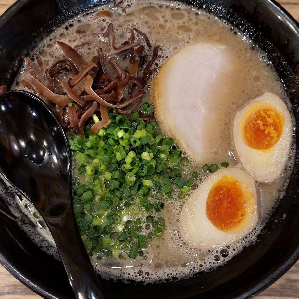 ユーザーが投稿した味玉豚骨ラーメン (ふの写真 - 実際訪問したユーザーが直接撮影して投稿した牧志ラーメン / つけ麺なりよしの写真