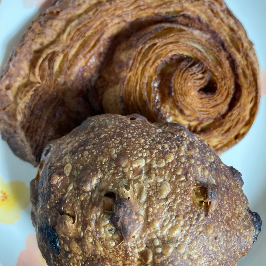 ユーザーが投稿したシナモンロールの写真 - 実際訪問したユーザーが直接撮影して投稿した楠部町ベーカリーサイとパンの写真