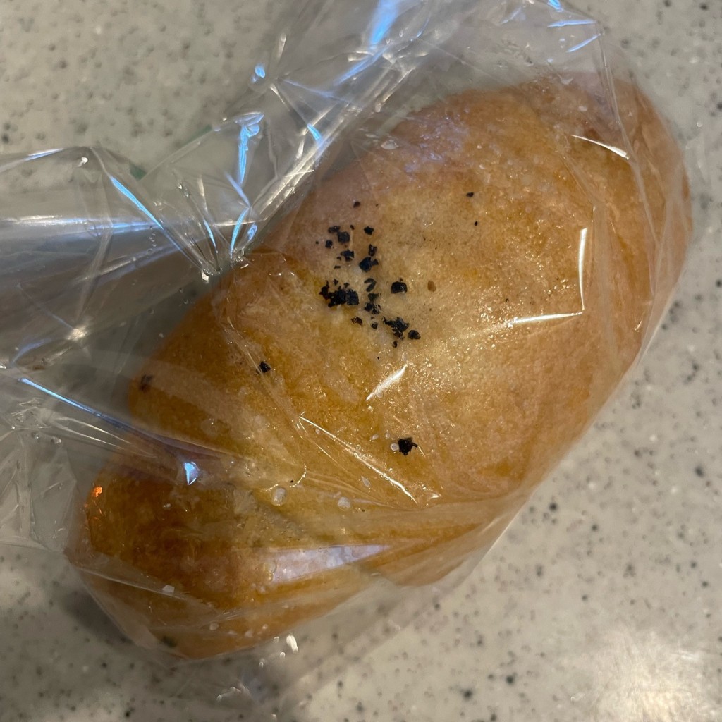 ユーザーが投稿したトリュフ塩パンの写真 - 実際訪問したユーザーが直接撮影して投稿した梅田ベーカリーthe standard bakers 阪神梅田店の写真
