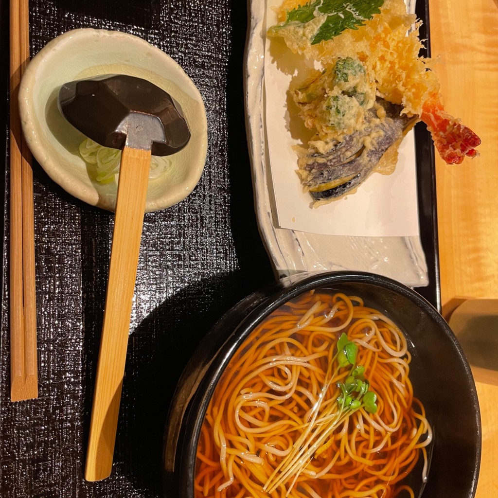 ユーザーが投稿した天ぷらそばの写真 - 実際訪問したユーザーが直接撮影して投稿した日本橋室町居酒屋蕎麦割烹 稲田 室町店の写真