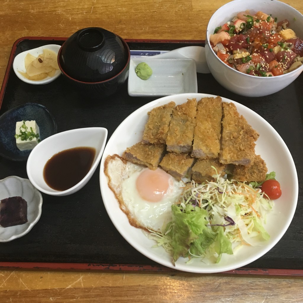 ユーザーが投稿した魚まる定食(とんかつ&海鮮ぶっかけ丼)の写真 - 実際訪問したユーザーが直接撮影して投稿した高良魚介 / 海鮮料理魚屋直営食堂 魚まるの写真