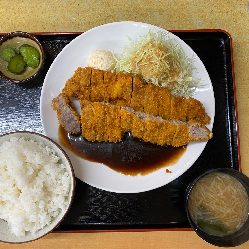 ユーザーが投稿したトンカツ定食の写真 - 実際訪問したユーザーが直接撮影して投稿した伊原間沖縄料理明石食堂の写真