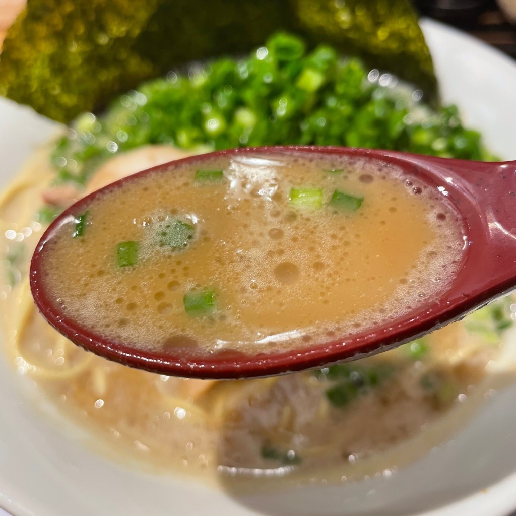 ユーザーが投稿したねぎラーメンの写真 - 実際訪問したユーザーが直接撮影して投稿した八重洲ラーメン専門店がっとん 東京ラーメン横丁店の写真